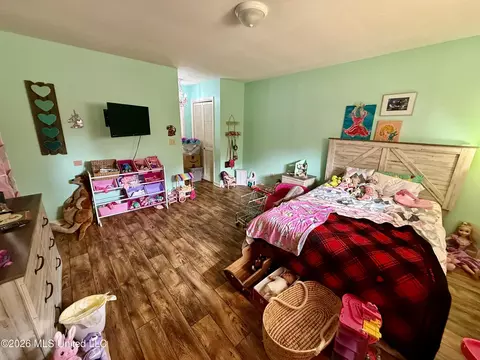 Bedroom - 453 NW Oak St, Magee, MS 39111 photo 9 of 11
