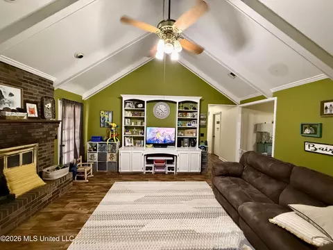 Living - 453 NW Oak St, Magee, MS 39111 photo 1 of 2