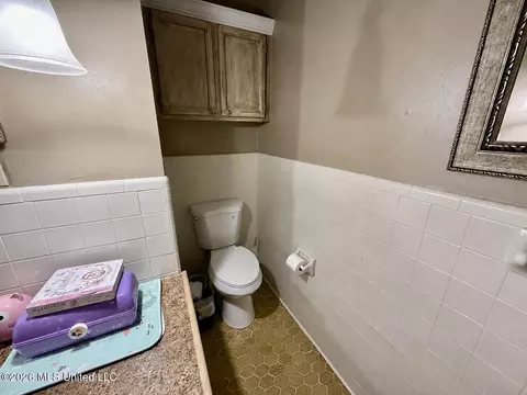 Bath - 453 NW Oak St, Magee, MS 39111 photo 1 of 6