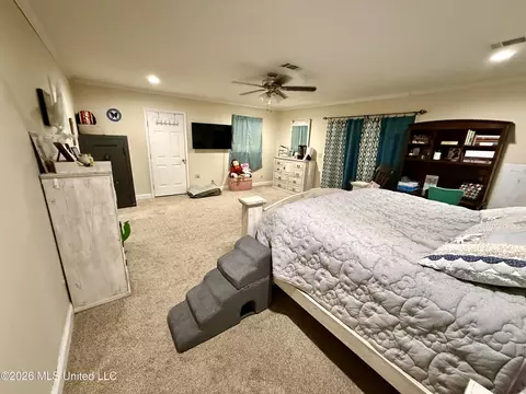 Bedroom - 453 NW Oak St, Magee, MS 39111 photo 4 of 11