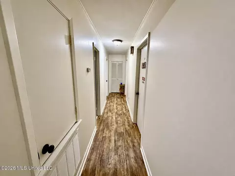 Entry Way - 453 NW Oak St, Magee, MS 39111 photo 2 of 2