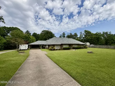 Exterior - 453 NW Oak St, Magee, MS 39111 photo 1 of 6