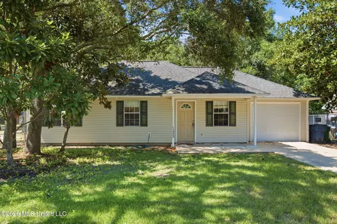 1333 Oak St, Ocean Springs, MS 39564