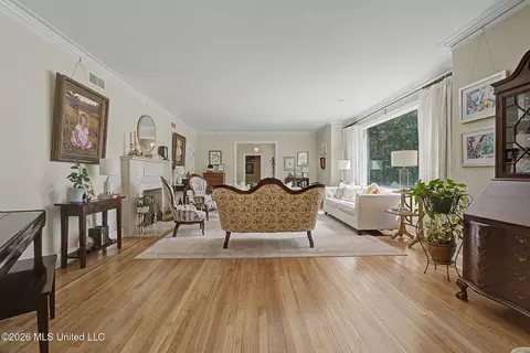 Living - 2747 Magnolia Dr, Hernando, MS 38632 photo 3 of 4