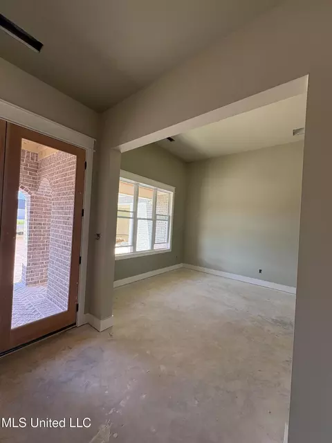 Entry Way - 1558 John Thomas Cv, Hernando, MS 38632 photo 2 of 3
