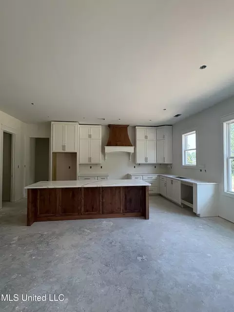 Kitchen - 1558 John Thomas Cv, Hernando, MS 38632 photo 9 of 10