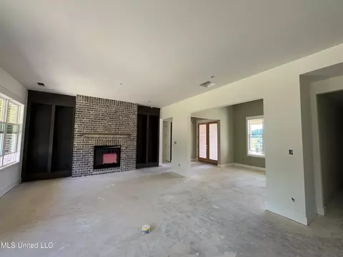 Living - 1558 John Thomas Cv, Hernando, MS 38632 photo 2 of 2