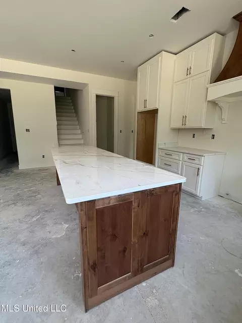 Kitchen - 1558 John Thomas Cv, Hernando, MS 38632 photo 8 of 10