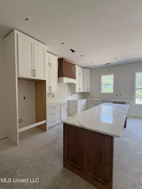 Kitchen - 1558 John Thomas Cv, Hernando, MS 38632 photo 4 of 10