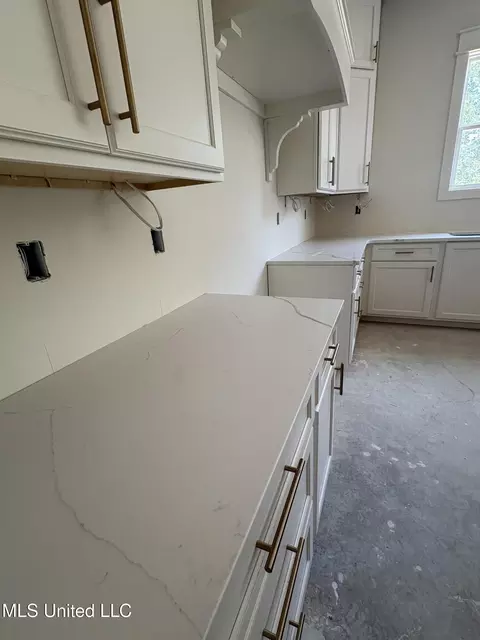 Kitchen - 1558 John Thomas Cv, Hernando, MS 38632 photo 6 of 10