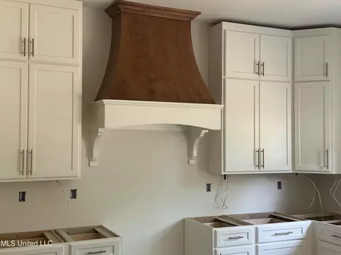 Kitchen - 1558 John Thomas Cv, Hernando, MS 38632 photo 1 of 10