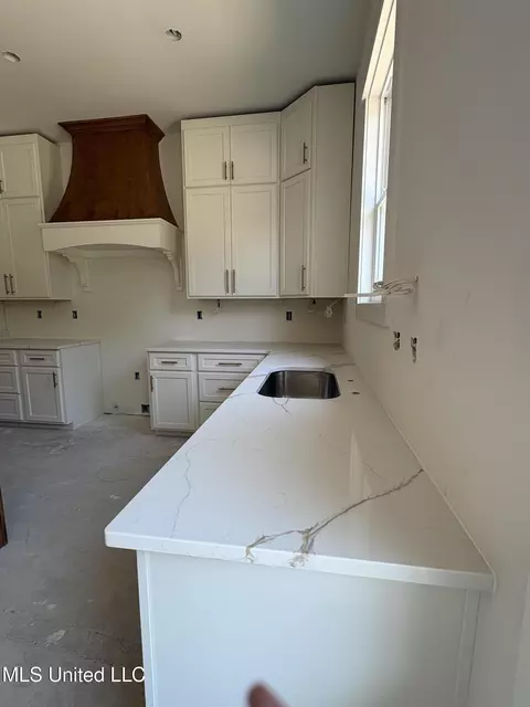 Kitchen - 1558 John Thomas Cv, Hernando, MS 38632 photo 10 of 10