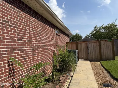 Exterior - 112 Elizabeth Dr, Brandon, MS 39042 photo 3 of 8