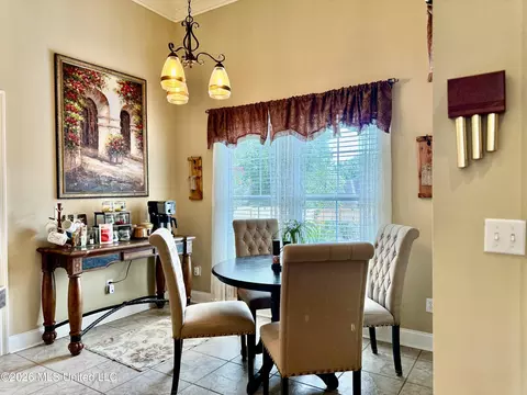 Dining - 112 Elizabeth Dr, Brandon, MS 39042 photo 1 of 1