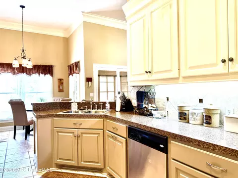 Kitchen - 112 Elizabeth Dr, Brandon, MS 39042 photo 1 of 3