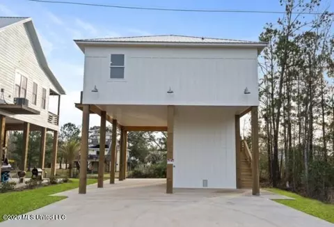 4065 Blue Jay St, Bay Saint Louis, MS 39520