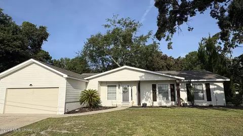 33 Woodbine Dr, Gulfport, MS 39507