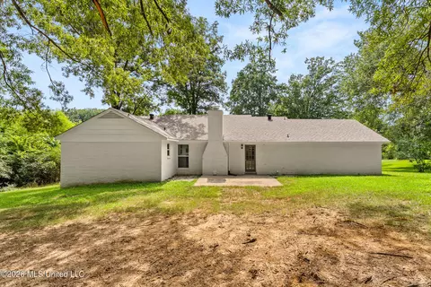 Exterior - 6822 Angie Dr, Hernando, MS 38632 photo 6 of 7