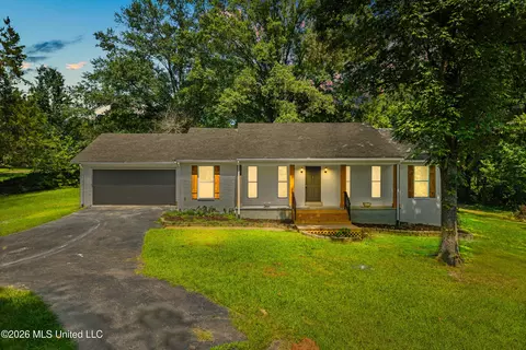 Exterior - 6822 Angie Dr, Hernando, MS 38632 photo 2 of 7
