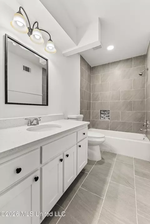 Bath - 6822 Angie Dr, Hernando, MS 38632 photo 3 of 3