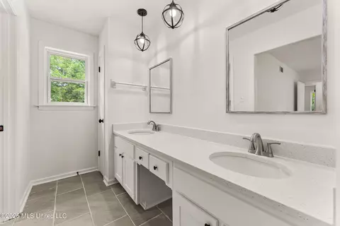 Bath - 6822 Angie Dr, Hernando, MS 38632 photo 1 of 3