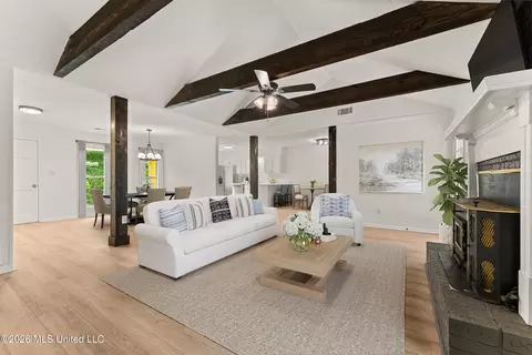 Living - 6822 Angie Dr, Hernando, MS 38632 photo 1 of 6