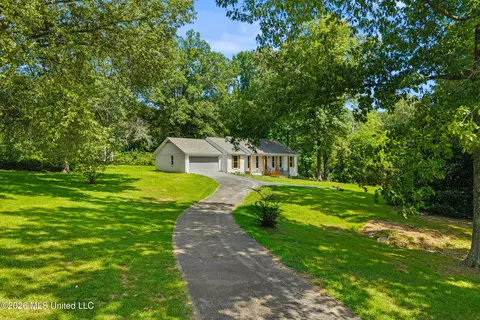 Exterior - 6822 Angie Dr, Hernando, MS 38632 photo 3 of 7