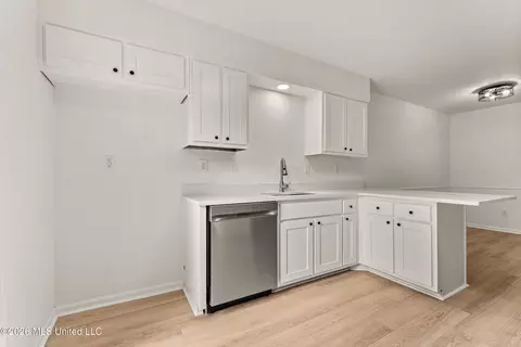 Kitchen - 6822 Angie Dr, Hernando, MS 38632 photo 3 of 3
