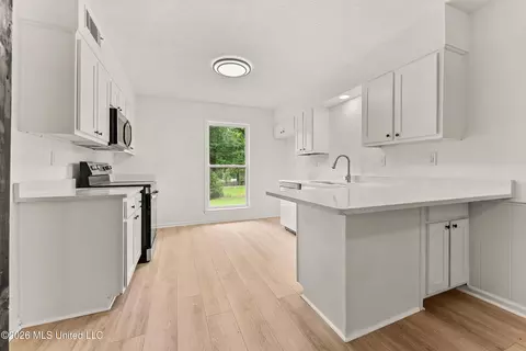 Kitchen - 6822 Angie Dr, Hernando, MS 38632 photo 1 of 3