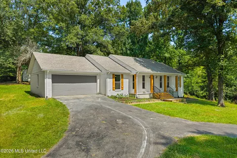 Exterior - 6822 Angie Dr, Hernando, MS 38632 photo 5 of 7