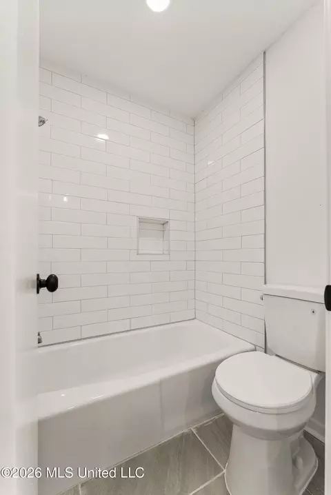 Bath - 6822 Angie Dr, Hernando, MS 38632 photo 2 of 3