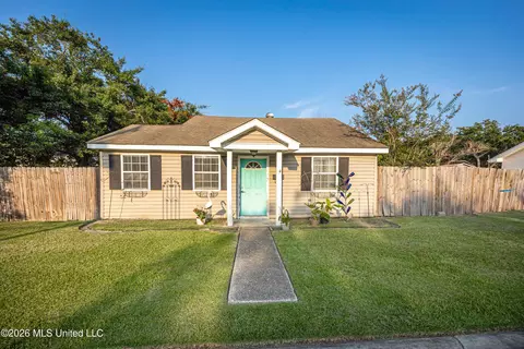 1806 Roosevelt St, Pascagoula, MS 39567