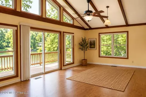 Living - 604 White Goose Cv, Hernando, MS 38632 photo 1 of 2