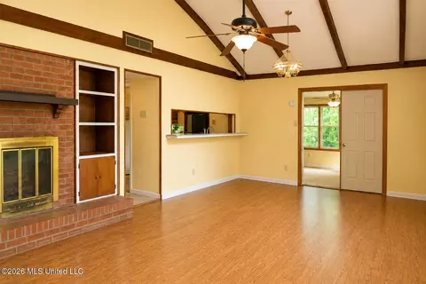 Living - 604 White Goose Cv, Hernando, MS 38632 photo 2 of 2