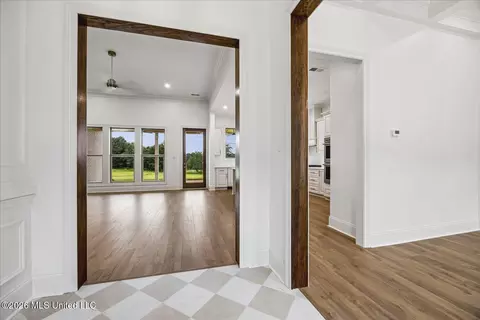 Entry Way - 5111 Old Barn Cv, Coldwater, MS 38618 photo 2 of 3
