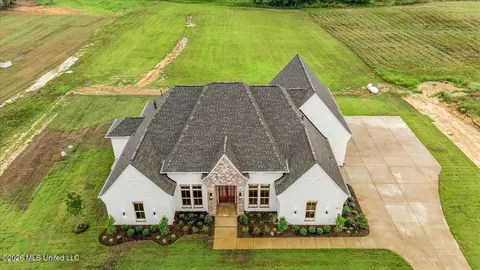Exterior - 5111 Old Barn Cv, Coldwater, MS 38618 photo 3 of 11