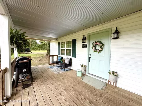 Exterior - 906 Smith Lake Rd, Brookhaven, MS 39601 photo 5 of 8