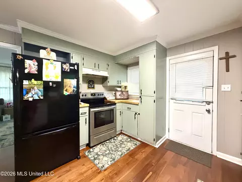 Kitchen - 906 Smith Lake Rd, Brookhaven, MS 39601 photo 1 of 3