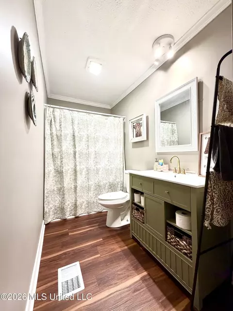 Bath - 906 Smith Lake Rd, Brookhaven, MS 39601 photo 1 of 3