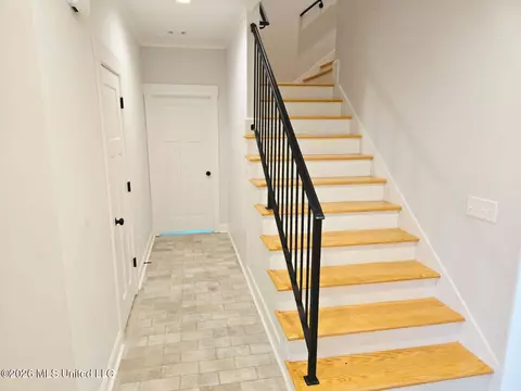 Entry Way - 399 Stump Ridge Rd, Brandon, MS 39047 photo 1 of 2