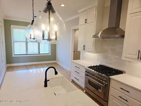Kitchen - 399 Stump Ridge Rd, Brandon, MS 39047 photo 5 of 6