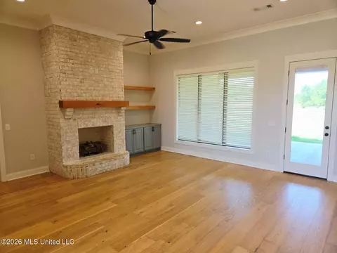 Living - 399 Stump Ridge Rd, Brandon, MS 39047 photo 2 of 3