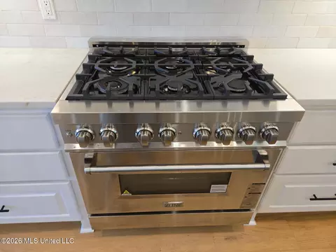 Kitchen - 399 Stump Ridge Rd, Brandon, MS 39047 photo 6 of 6
