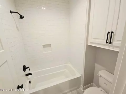 Bath - 399 Stump Ridge Rd, Brandon, MS 39047 photo 5 of 6