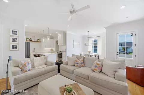 Living - 129 Herons Bay Cir, Madison, MS 39110 photo 2 of 2