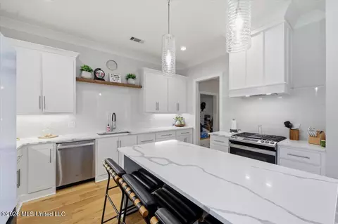 Kitchen - 129 Herons Bay Cir, Madison, MS 39110 photo 3 of 5