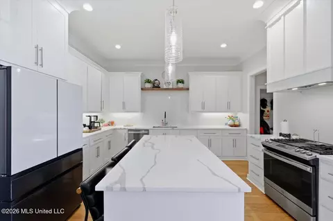 Kitchen - 129 Herons Bay Cir, Madison, MS 39110 photo 2 of 5