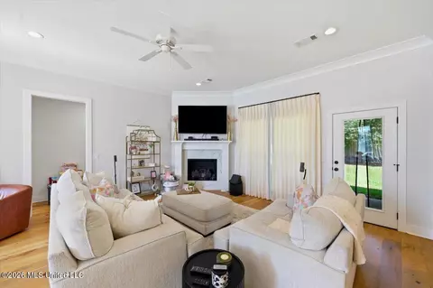 Living - 129 Herons Bay Cir, Madison, MS 39110 photo 1 of 2