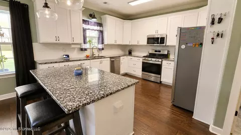 Kitchen - 1598 Carlee Dr, Hernando, MS 38632 photo 2 of 3