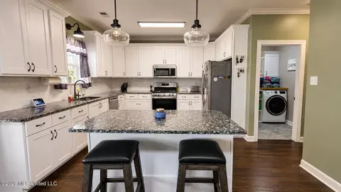 Kitchen - 1598 Carlee Dr, Hernando, MS 38632 photo 1 of 3